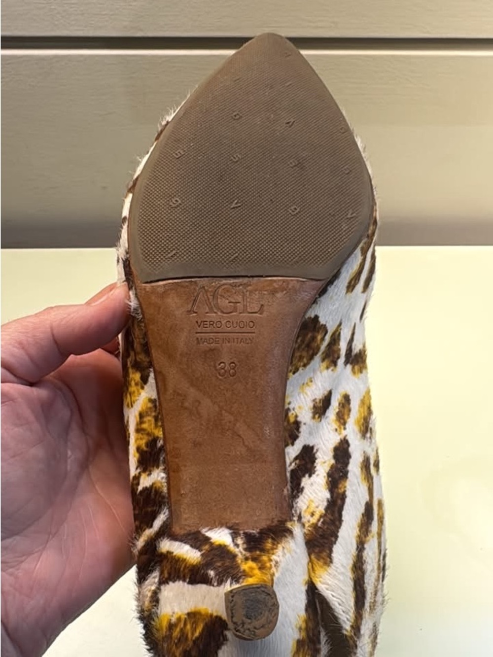 AGL made in Italy  Leopard Print Pointed Toe Slingback Flats in Brown and Gold - Picture 4 of 4